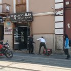 Comercio. En algunos locales del Centro Histórico optaron por adquirir un generador de luz para evitar cerrar durante las horas de los cortes.