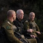 El ministro de Defensa israelí, Yoav Gallant, volvió a sugerir el lunes que las tropas israelíes se preparan para una incursión por tierra en Líbano, en plena escalada de los ataques contra el grupo chií Hizbulá.