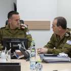 El Jefe del Estado Mayor de las Fuerzas de Defensa de Israel Herzi Halevi (i) está realizando actualmente una evaluación de la situación en Israel.