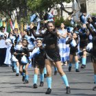 Conmemoración. El desfile en el suburbio partió de las calles 19 y Francisco Segura y llegó hasta el Cisne 2.