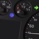 Para evitar que se afecte la bomba de combustible, se debe mantener el tanque siempre con más de la mitad de carga.