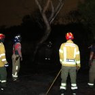 Incendio forestal en la avenida del Bombero con sentido hacia Vía a la Costa.