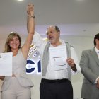 Henry Kronfle y Dallyana Passailaigue oficializaron su candidatura en el CNE  para las elecciones presidenciables 2025