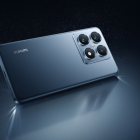 Modelo de Xiaomi 14T, color azul titanio.