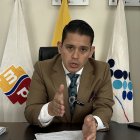 Falsificación. Daniel Sánchez, director del Arcsa, señala que el uso del medicamento Avastin en tratamientos oculares no está aprobado por el laboratorio Roche; tiene advertencias de efectos infecciosos.