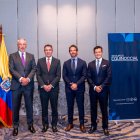 Los ejecutivos ambas aseguradoras que buscan fusionarse.