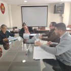 Integrantes de la Junta Provincial Electoral en Cotopaxi trabajan en la calificación de las candidaturas.