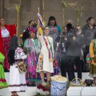 La presidenta de México, Claudia Sheinbaum, participa en la ceremonia de entrega del bastón de mando, por parte de los representantes de los pueblos indígenas.