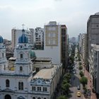 Vista panorámica de la avenida 9 de Octubre, días antes de que Guayaquil celebre 204 años de su independencia.