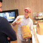 Erik Martini, cónsul general de Estados Unidos, puso su granito de arena.