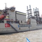 El costo de la contratación de la barcaza Emre Bey supera los 100 millones de dólares.