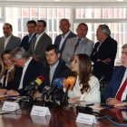 Declaraciones. Los empresarios ayer en rueda de prensa debido a los apagones de 10 horas.