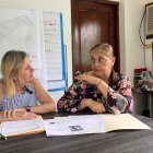 Espacios. En la ciudadela Los Ceibos, el comité barrial lo preside Renate Schenker (izq.). En el sitio los moradores además se recrean.