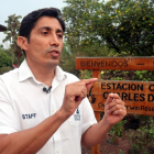 Fotografía del 11 de septiembre de 2024 del investigador científico senior de la Fundación Charles Darwin, Gustavo Jiménez