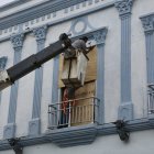 Ciudadanos toman medidas ante la llegada de Milton.