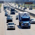 Antes de la llegada a tierra prevista del huracán Milton, el tráfico de vehículos fluye hacia el norte desde Florida por la Interestatal 75, en Adel, Georgia, EE. UU., el 8 de octubre de 2024.