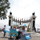 Malecón. Ciudadanos salen a celebrar la independencia de Guayaquil, mostrando la alegría que caracteriza al ciudadano que vive en este Puerto Principal.
