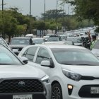 La Puntilla. La vía que conecta hacia Ciudad Celeste permanece a diario atascada. Aun con las medidas tecnológicas tomadas, el atolladero se mantiene.