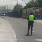 imagen referencial. Agentes de tránsito controlarán el paso, durante el cierre de un tramo del carril exclusivo de la Ecovía en la Plaza Argentina.