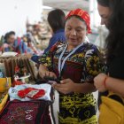 Personas asisten a la Cumbre Mundial de Turismo de Aventuras 2024 en el Panama Convention Center.