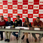 Pedro Granja, candidato presidencial del Partido Socialista, brindó rueda de prensa, rodeado de coidearios.