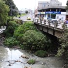 Basura, aguas servidas, mal olor son parte del río Machángara.
