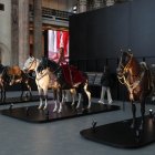 Una persona recorre el Museo del Gaucho y la Moneda este martes en Montevideo (Uruguay).