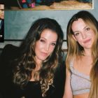 El libro, coescrito con su hija Riley Keough, contiene episodios impactantes de su vida.