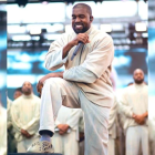 Kanye West ha aceptado que padece de bipolaridad. En lo profesional, ha destacado como  rapero, productor discográfico, diseñador de moda y empresario.