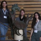 Las investigadoras de la NASA vinculadas a programas sobre los océanos Laura Lorenzoni (c) y Violeta Sanjuan (i), acompañadas por la estudiante del programa de doctorado de Oceanografía, Física y Cambio Global de la Universidad de Las Palmas de Gran Canaria, Marina Gutiérrez