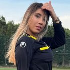 Elif Karaarslan primero fue jugadora de fútbol hasta los 16 y ahora es arbitra.