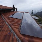 Negocio. Christian Galarza implementó el sistema de paneles solares en su negocio de hospedaje, que tiene capacidad para seis huéspedes.