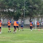 Los jugadores del primer plantel de Emelec en el entrenamiento de este lunes 14 de octubre.