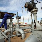 OBRERO O TRABAJADOR EN PLANTA INDUSTRIAL DE CRUDO.