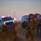 Operativo. Los agentes de la Patrulla Fronteriza de Estados Unidos son los equipos de búsqueda y rescate que más migrantes ha encontrado en zonas desérticas.