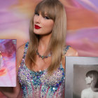 En la publicación, la cantante sostiene sus dos sorpresas: un libro y un disco en vinil.