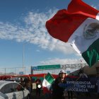 Personal del Poder Judicial de la Federación protesta contra la Reforma Judicial en el Puente Internacional Córdova de las Américas, este martes en Ciudad Juárez (México).