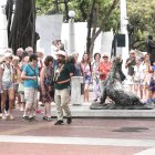 El arribo de los turistas marca el inicio de la temporada de cruceros en la ciudad.