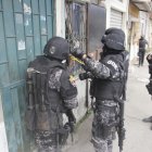 Los uniformados allanaron varias viviendas