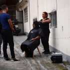 Vecinos de Tumbaco se sienten inseguros por cortes de energía.