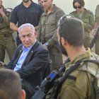 El primer ministro de Israel, Benjamín Netanyahu, visita la base militar de Golani, junto a la norteña ciudad de Haifa.