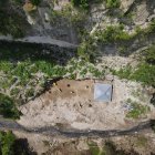 La foto del 4 de octubre de 2024 donde se observa la zona donde están siendo excavadas fosas clandestinas, en Tonacatepeque (El Salvador).