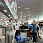 El director técnico Ariel Holan (i) se marchó de Ecuador, una semana después de salir de Barcelona