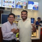 Emprendimiento. Luis Calderón y su hijo Andrés dan vida al negocio que hoy cuenta con 12 locales.