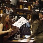 Durante la sesión que se trató el juicio político a Palencia, el oficialismo fue con carteles al Pleno.