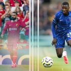 Moisés Caicedo será titular en Chelsea, que chocará con Liverpool.