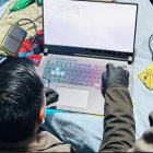 Agentes investigadores realizan la preservación de material pornográfico infantil.