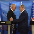El primer ministro de Israel, Benjamín Netanyahu, junto al presidente de Estados Unidos, Joe Biden.