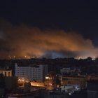 El humo se eleva tras un ataque aéreo israelí en el Dahye, un suburbio en el sur de Beirut, Líbano, a última hora del 20 de octubre de 2024.