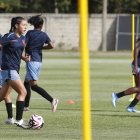 Jugadoras de la selección de Ecuador femenina sub-17 participan en un entrenamiento